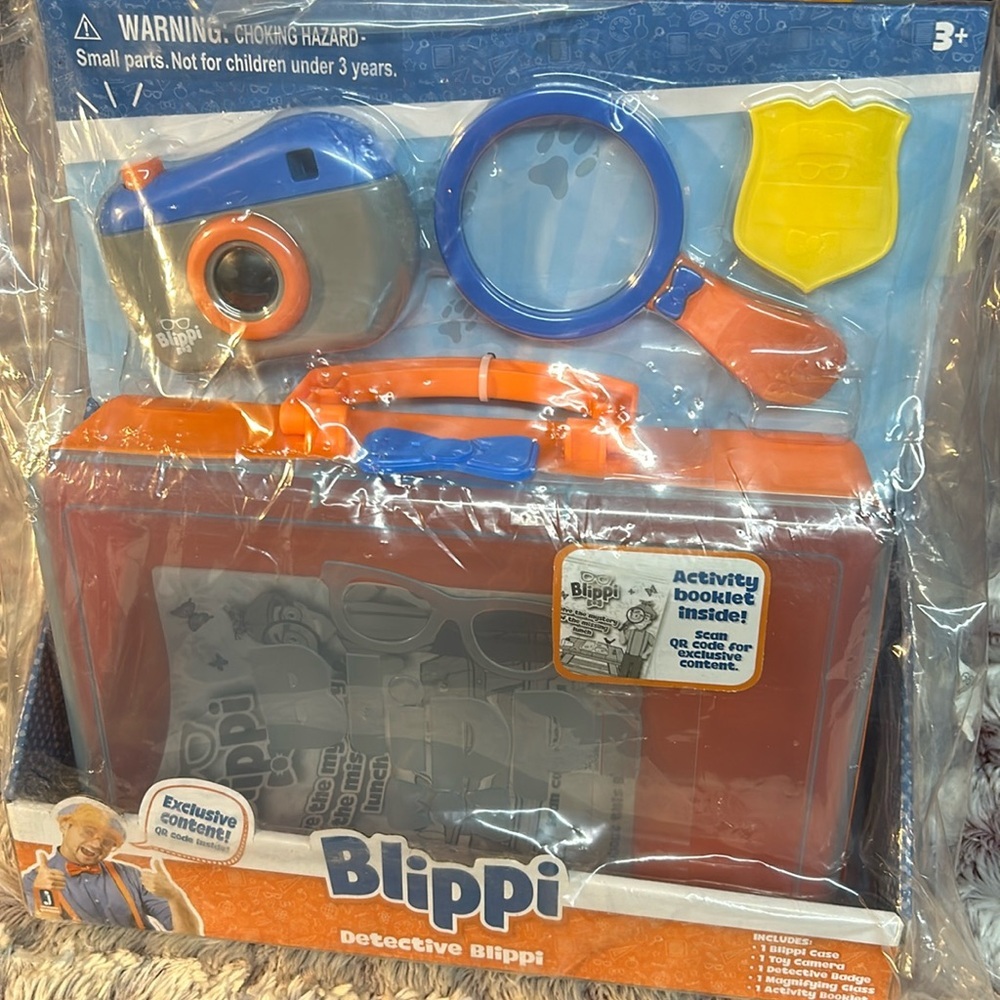 DETECTIVE BLIPPI ROLEPLAY SET Play Camera, Magnifying Glass, Badge, Case